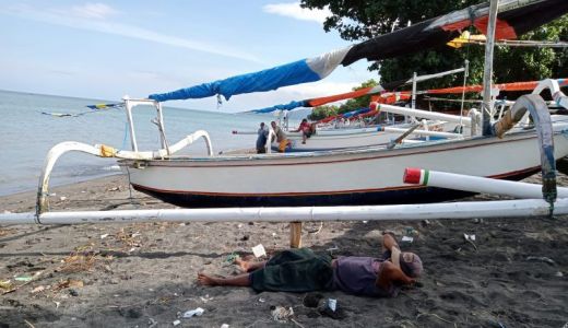 Gelombang Tinggi, BPBD Mataram Ingatkan Nelayan Tak Melaut - GenPI.co NTB
