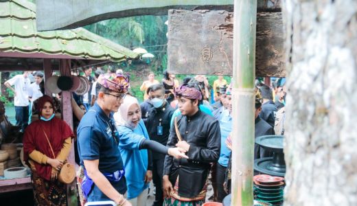 Menteri Sandi Beri Semangat untuk Desa Wisata Buwun Mas - GenPI.co NTB