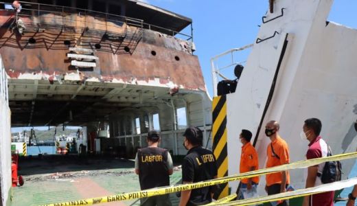 Tim Puslabfor Polri Dalami Kapal yang Terbakar di Lobar - GenPI.co NTB