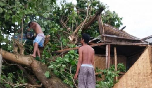 Puluhan Rumah di Lombok Timur Diterjang Puting Beliung - GenPI.co NTB