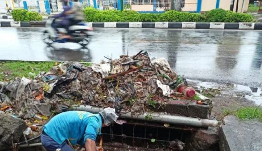 197 Petugas di Mataram Siaga Cegah Luapan Saluran Air - GenPI.co NTB