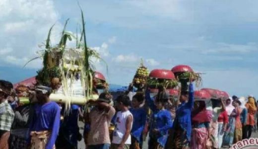 Tradisi Tetulak Adalah Cara Warga Lombok Berserah Diri - GenPI.co NTB