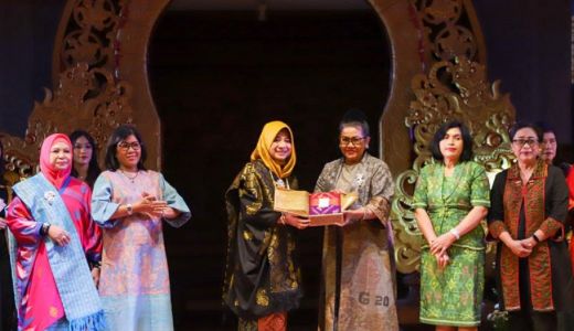 NTB - Bali Rajut Kerja Sama Pasarkan Tenun Lokal - GenPI.co NTB