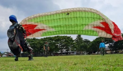 TNI Lanud ZAM Lombok Gelar Latihan Paralayang - GenPI.co NTB