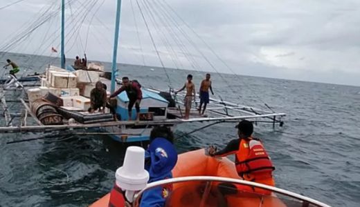 Nelayan Bima Diselamatkan Tim SAR di Perairan Sangeang - GenPI.co NTB