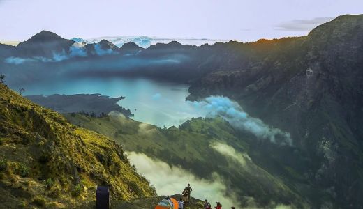 Puluhan Pendaki Diduga Ditelantarkan di Gunung Rinjani - GenPI.co NTB
