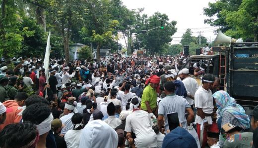 Puluhan Ribu Warga Lombok Timur Gelar Aksi Protes Mizan - GenPI.co NTB