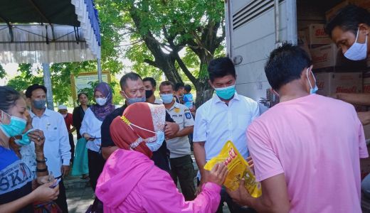 Asyiik, Disperindag Lombok Tengah Gelar Pasar Minyak Goreng Murah - GenPI.co NTB