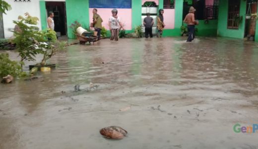 Hujan Lebat, Ratusan Keluarga di Loteng Kebajiran - GenPI.co NTB