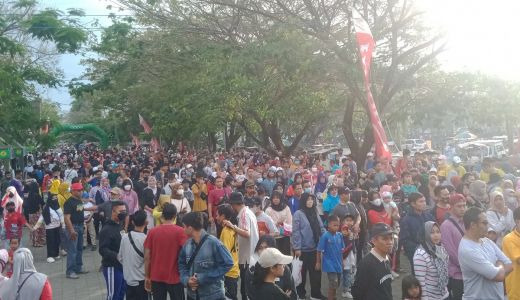 Ribuan Warga Loteng Ikut Jalan Sehat Berhadiah Umrah - GenPI.co NTB
