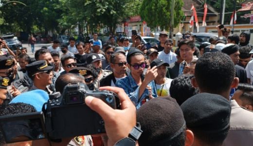Warga Demo, Minta Pelaku Keprok Kaca Mobil Ditangkap - GenPI.co NTB