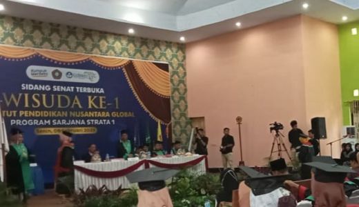 Gelar Wisuda Perdana, Kampus Ini Gratiskan SPP - GenPI.co NTB