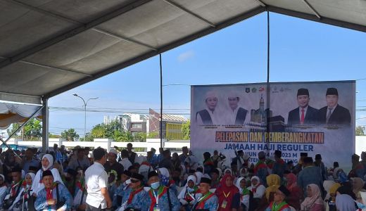 Ratusan Calon Jemaah Haji Lombok Tengah Dilepas, Bupati: Patuhi Aturan - GenPI.co NTB