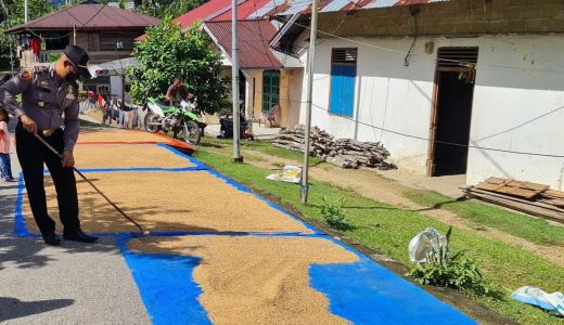 Lihatlah Aksi Kapolsek Sengingi, Polda Riau Sampai Salut - GenPI.co RIAU