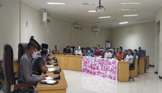 Bupati Kampar Didesak Tindak Pejabat Dinsos Monopoli e-Warong - GenPI.co RIAU