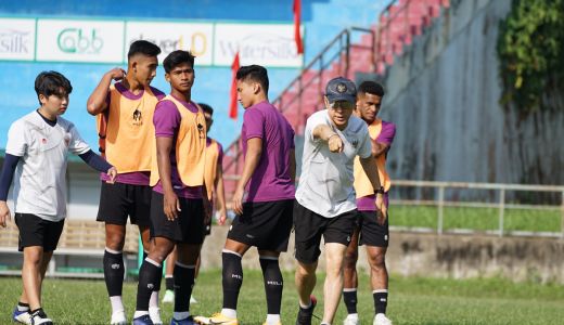 Pelatih Timnas Indonesia Bongkar Bobrok Lapangan di Vietnam - GenPI.co RIAU