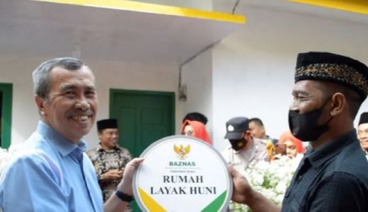 Senyum Subrantas Terima Kunci dari Gubernur Riau - GenPI.co RIAU