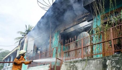 1 Unit Rumah di Pekanbaru Ludes Terbakar - GenPI.co RIAU