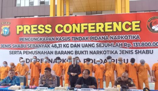 Musnahkan 48,3 Kg Sabu, Polda Riau Tangkap 17 Orang - GenPI.co RIAU