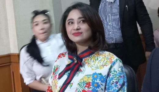 Resmi Cerai, Dewi Perssik Cari Alamat Angga Wijaya - GenPI.co RIAU
