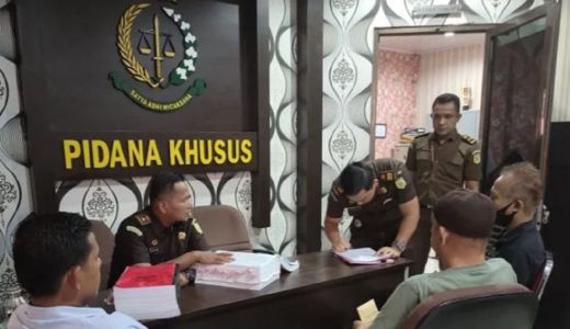 Jaksa Terima Tersangka Korupsi Dana Panwaslu Bengkalis - GenPI.co RIAU