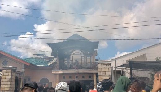 Kebakaran Rumah di Pekanbaru, Kerugian hingga Ratusan Juta - GenPI.co RIAU