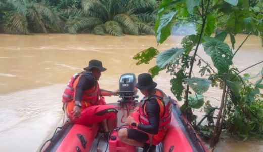 SAR Pekanbaru Cari Bombom yang Tenggelam di Sungai Reteh - GenPI.co RIAU