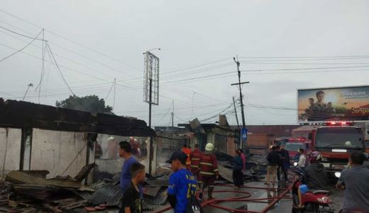 Kebakaran Hanguskan Puluhan Kios dan 1 Rumah di Pekanbaru - GenPI.co RIAU