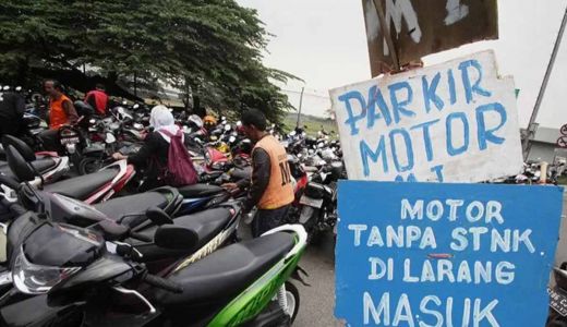 Jukir Ilegal Menjamur di Pekanbaru, Mulai Meresahkan Warga - GenPI.co RIAU