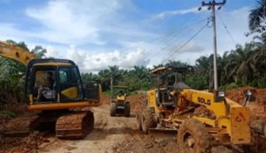 Usai 20 Kepala Desa Mengadu, Jalan Rusak di Inhu Diperbaiki - GenPI.co RIAU