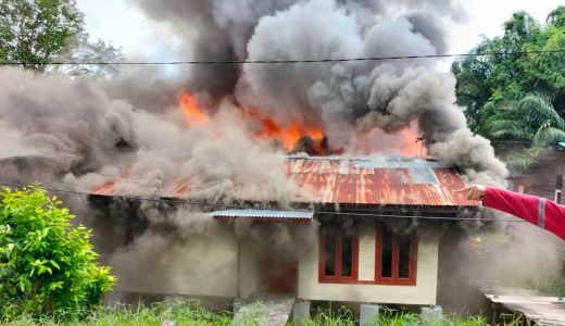 6 Unit Rumah Kontrakan di Pekanbaru Ludes Terbakar - GenPI.co RIAU