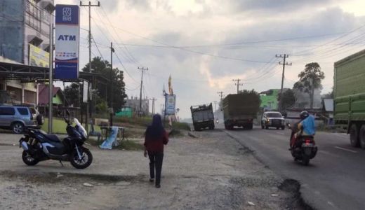 Jalan Lintas Timur di Inhu Rusak Parah, Rawan Kecelakaan - GenPI.co RIAU
