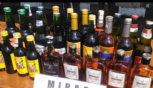 Operasi Pekat, Polres Dumai Sita Ribuan Botol Minuman Keras - GenPI.co RIAU
