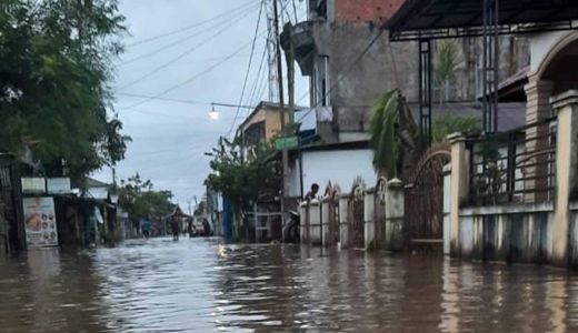 Banjir Rob Melanda Indragiri Hilir, Bupati Sempat Mengungsi - GenPI.co RIAU