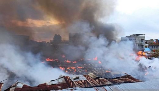 Ratusan Kios di Pasar Cik Puan Pekanbaru Ludes Terbakar - GenPI.co RIAU