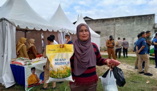 Jelang Ramadan, Ratusan Ibu-ibu di Kampar Serbu Pasar Murah - GenPI.co RIAU