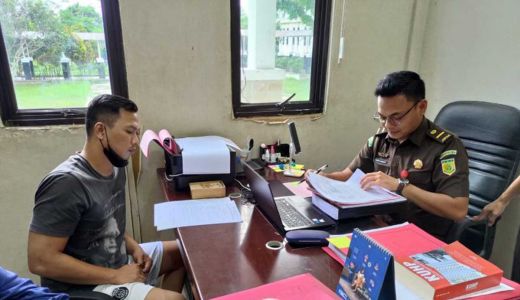 Oknum Polisi Tikam Seniornya hingga Tewas di Riau Segera Disidang - GenPI.co RIAU