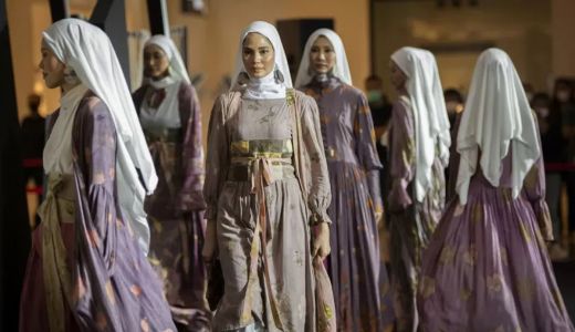 3 Tips Buka Bisnis Hijab Laris Manis - GenPI.co SULSEL