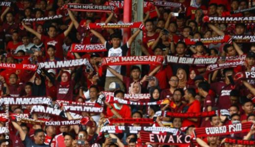 Suporter PSM Makassar Unjuk Gigi, Bernardo Tavares Happy Banget - GenPI.co SULSEL