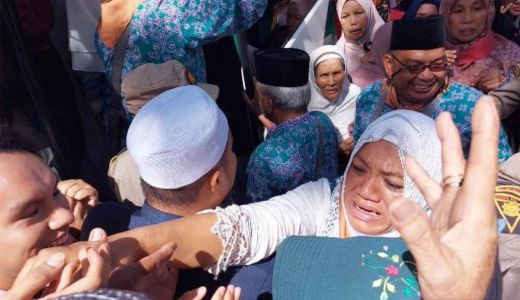 Calon Haji Embarkasi Makassar Banjir Air Mata, Selamat Jalan - GenPI.co SULSEL
