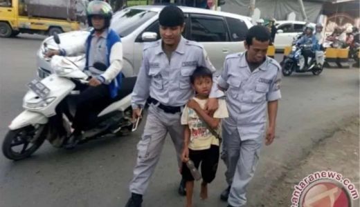 Garuk Gelandangan, Satpol PP Makassar Diminta Jangan Arogan - GenPI.co SULSEL