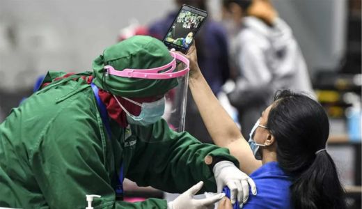 Booster Kedua Mulai Diberikan ke Nakes di Makassar Sulsel, Wow - GenPI.co SULSEL