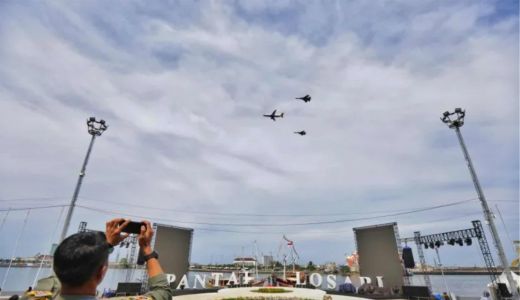 Heboh, Sejumlah Jet Tempur Sukhoi Mondari-mandir di Langit Pantai Losari, Ternyata - GenPI.co SULSEL