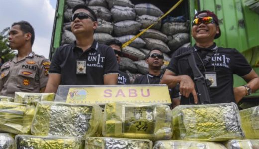 Polrestabes Makassar Ringkus 3 Pengedar Narkoba Jaringan Internasional - GenPI.co SULSEL