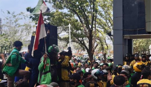 Ribuan Ojol di Makassar Demo, Minta Pemerintah Segera Lakukan Ini - GenPI.co SULSEL