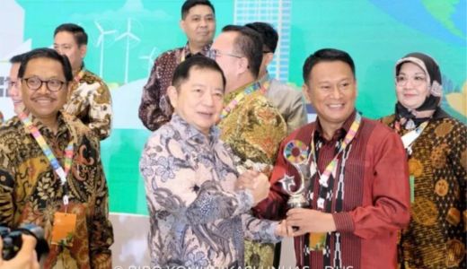 Unhas Makassar Terima Penghargaan Indonesia’s SDGs Action Awards 2022 - GenPI.co SULSEL