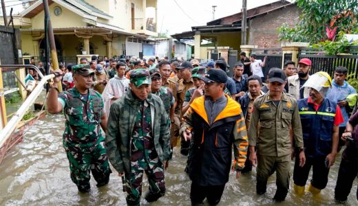 Gubernur Sulsel dan Pangdam Hassanuddin Terjang Banjir Makassar - GenPI.co SULSEL