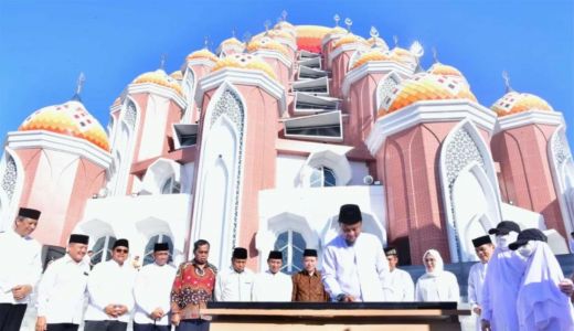 Gubernur Sulsel Resmikan Masjid 99 Kubah Makassar, Ikon Baru Sulawesi Selatan - GenPI.co SULSEL