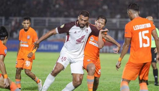 Wasit Kasih Hadiah Penalti Borneo FC, PSM Makassar Kalah 0-1 - GenPI.co SULSEL
