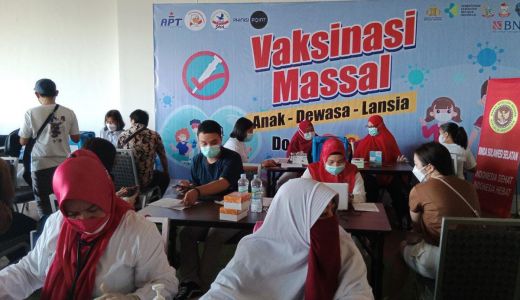 Aksi HIPMI Makassar Kece Badai, Bikin Warga Senang - GenPI.co SULSEL